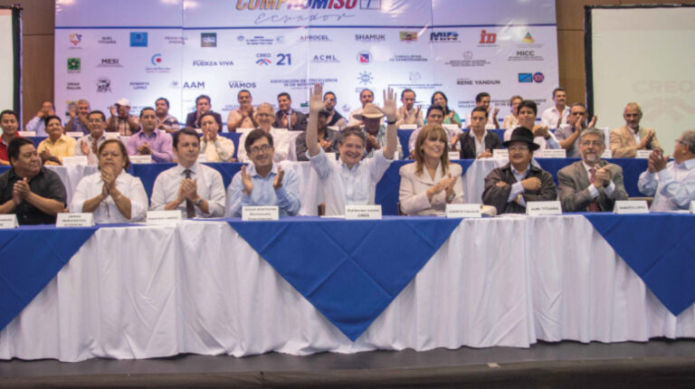 El 29 de octubre de 2014 en Guayaquil más de 40 organizaciones se unieron para conformar el frente por una consulta popular denominado Compromiso Ecuador.