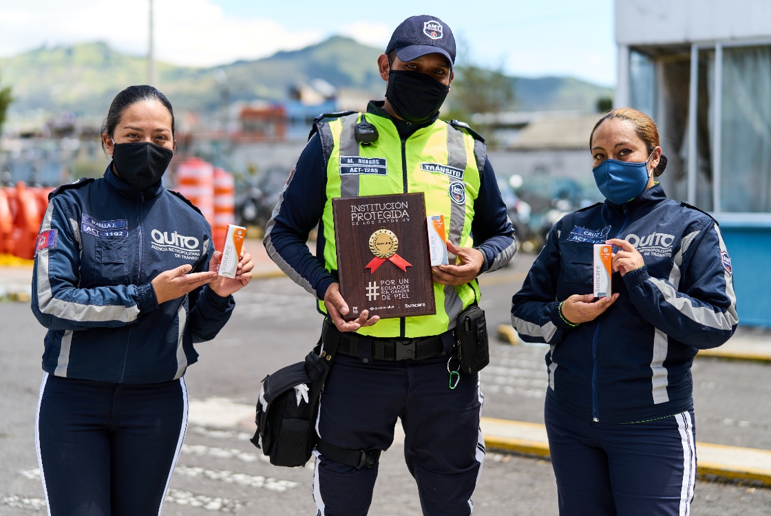 Como parte de la campaña Ecuador sin cáncer del piel, Suncare donó protectores solares  a la Agencia Metropolitana de Tránsito (ANT).