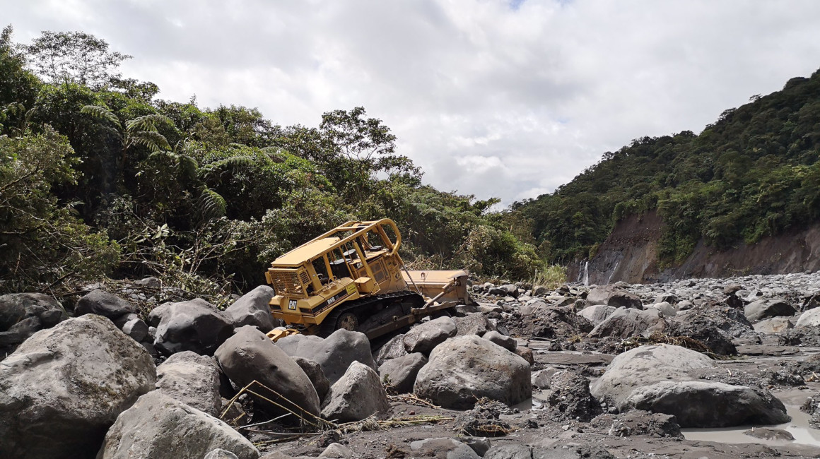 Trabajadores de Celec empezaron este 15 de julio con los trabajos para reducir el impacto por avance de la erosión regresiva del río Coca.