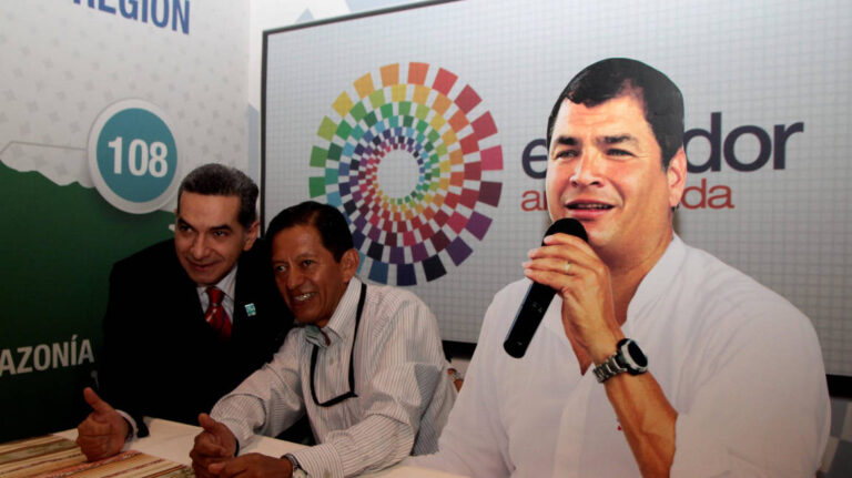 Fernando Alvarado (izq.) durante la inauguración de la Cupre, en noviembre de 2014, cuando era titular de la Secom.