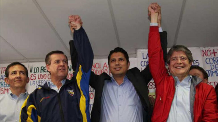 Andrés Páez, Fernando Balda y Guillermo Lasso en una rueda de prensa en octubre de 2016, anunciando la unidad de frente a las presidenciales de 2017.