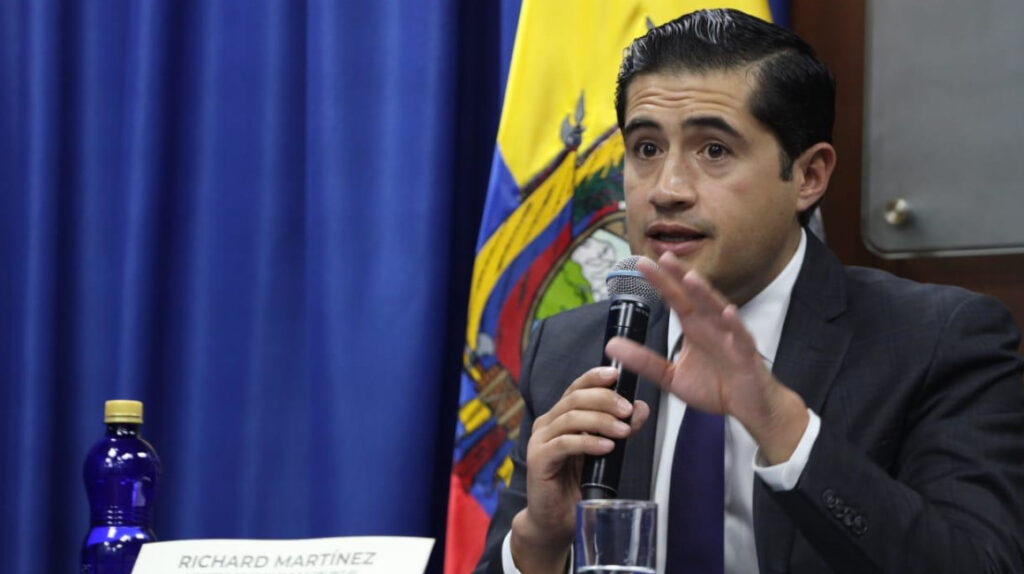 Ecuador ataca en varios frentes para conseguir el dinero que le falta