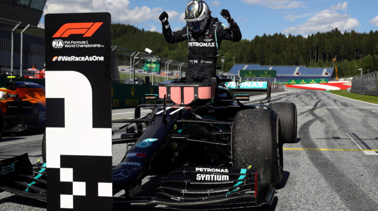 El finlandés Valtteri Bottas celebra su victoria en el Gran Premio de Austria, este domingo 5 de julio de 2020.