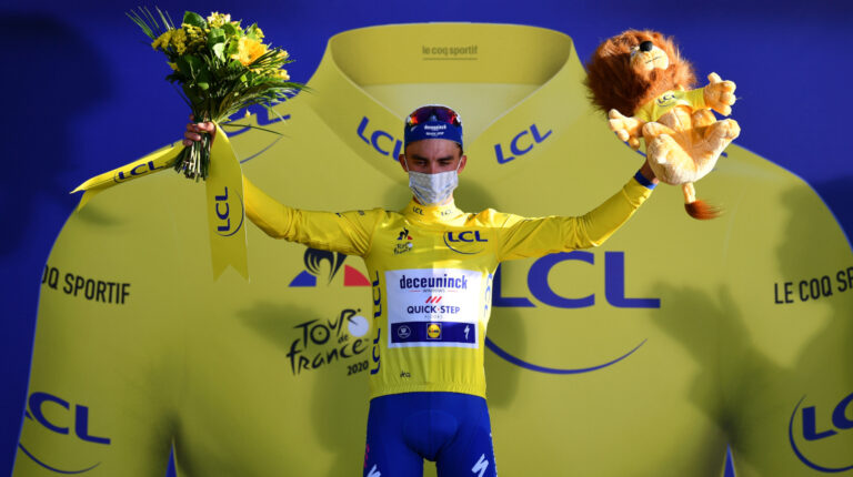 Julian Alaphilippe con el maillot de líder del Tour de Francia, después de ganar la segunda etapa, el domingo 30 de agosto de 2020.