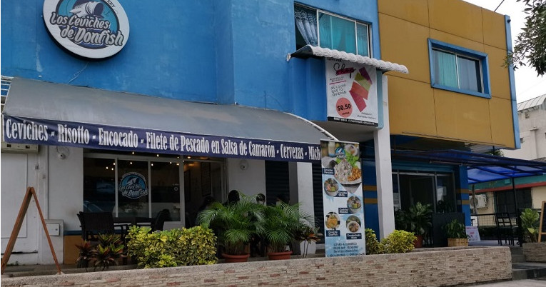 Dos restaurantes en Guayaquil, que abren con un aforo permitido del 50%, el 27 de agosto de de 2020.
