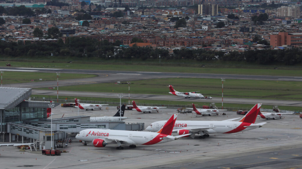 Colombia da primer paso para reabrir vuelos internacionales