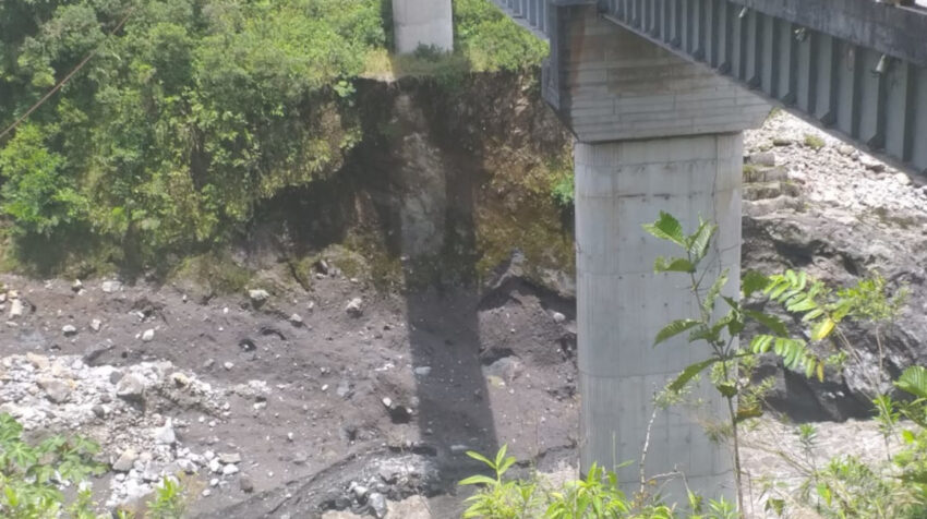 Una postal sobre el paso de la erosión regresiva del río Coca por el puente Ventana 2, el domingo, 23 de agosto de 2020.
