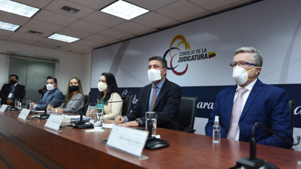 Jueces destituidos por el correísmo deben ser reintegrados a sus puestos