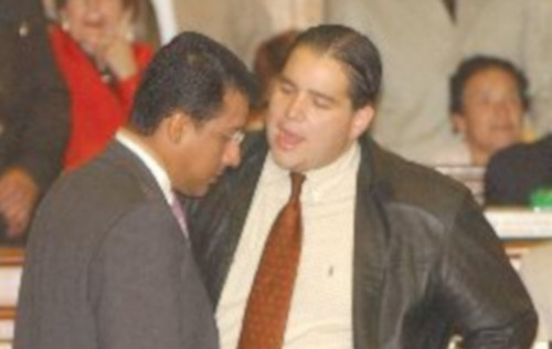 Gilmar Gutiérrez y Jacobo Bucaram durante una sesión del Congreso Nacional en febrero de 2004.