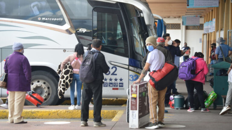 pasajeros terminal terrestre cuenca bus interprovincial
