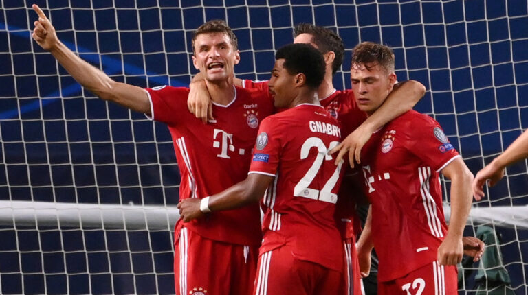 Los jugadores del Bayern Múnich celebran el triunfo ante el Lyon.