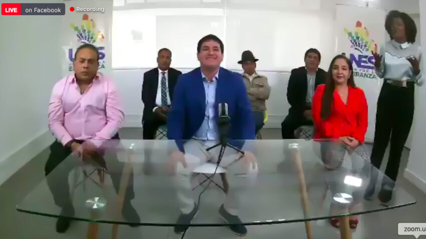 Andrés Arauz (centro) es el candidato presidencial de Centro Democrático y Fuerza Compromiso Social.