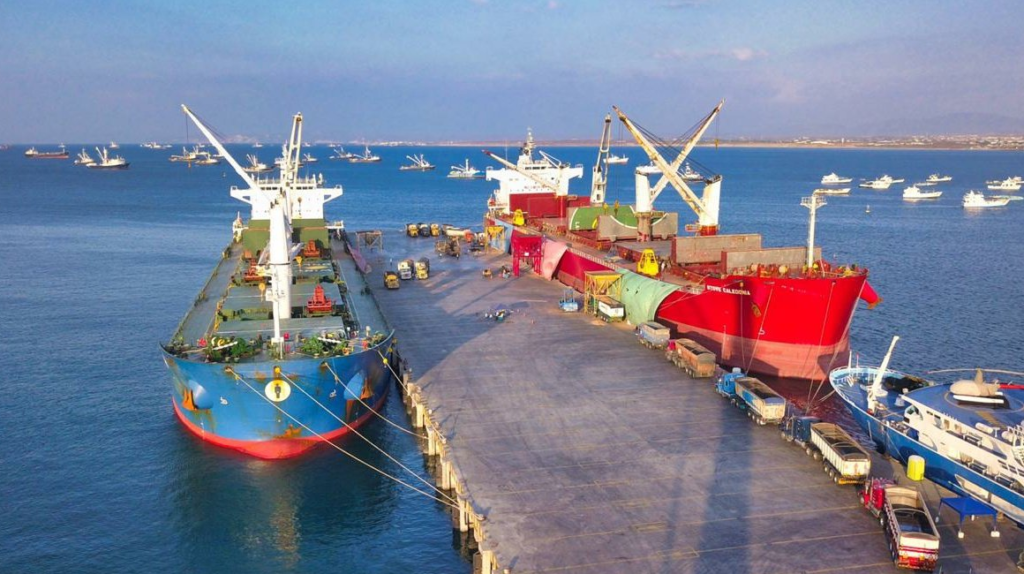 El Gobierno dice que renegociará la concesión del puerto de Manta