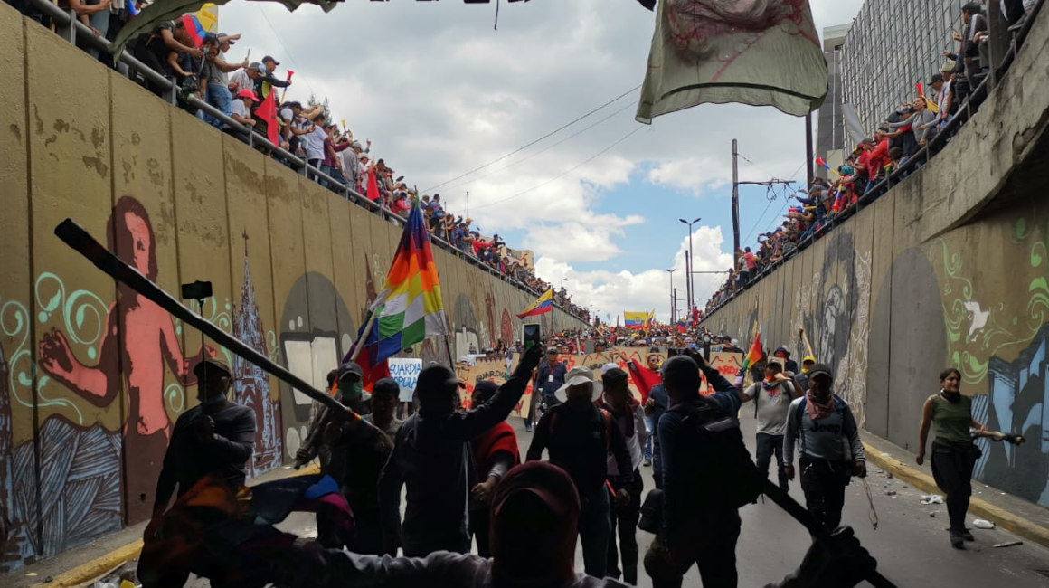 El 9 de octubre de 2019, el movimiento indígena marcha por el centro de Quito hacia Carondelet, en contra de las medidas económicas del Gobierno. 