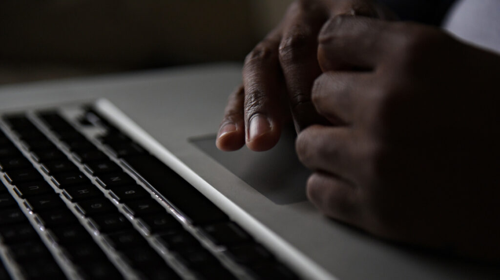 Padres de familia en alerta por casos de pornografía infantil en Ecuador