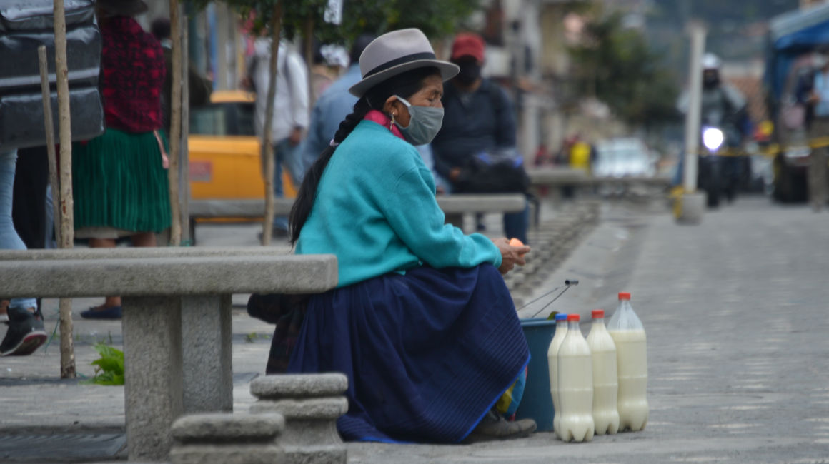 Una mujer en el centro de Cuenca el 6 de agosto de 2020.