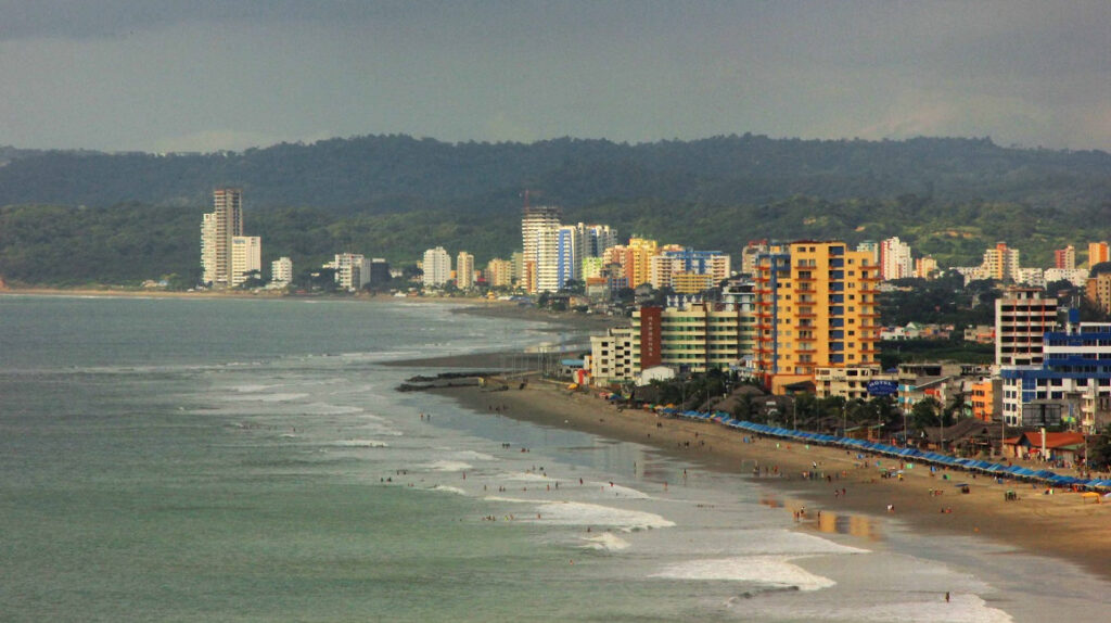 Tres zonas costeras de Ecuador, en riesgo de desaparecer en 2050, según estudio