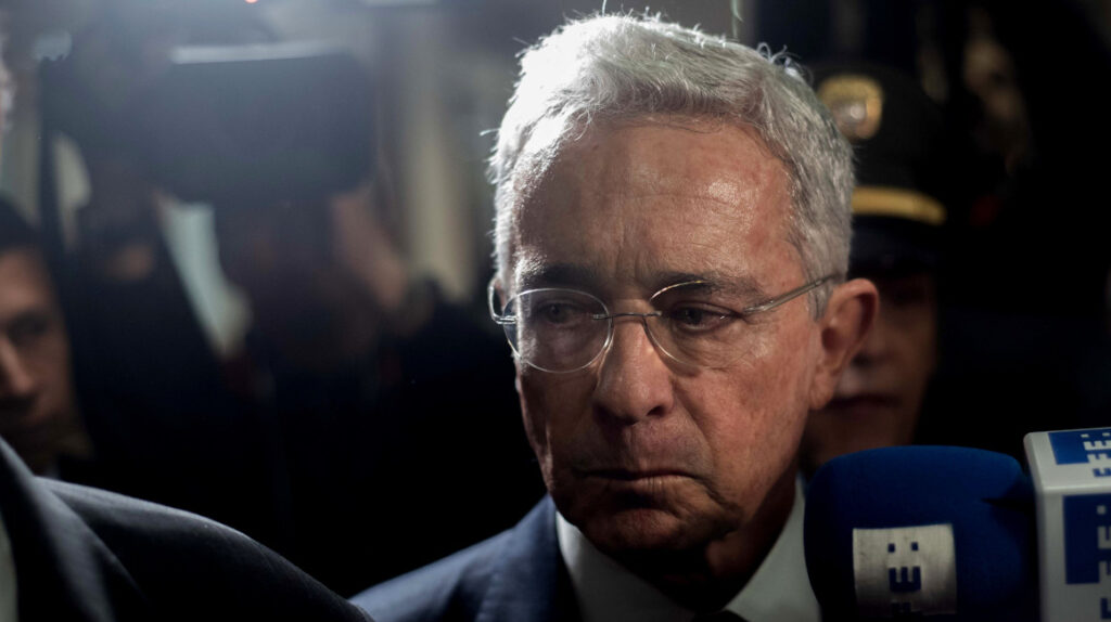 Jueza ordena libertad del expresidente Álvaro Uribe