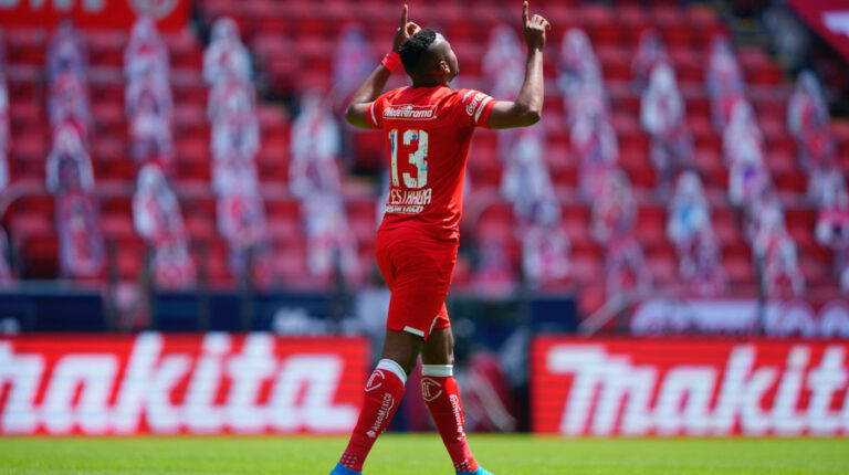 Michael Estrada celebra su gol con el Toluca al Atlético San Luis, el domingo 2 de agosto de 2020.
