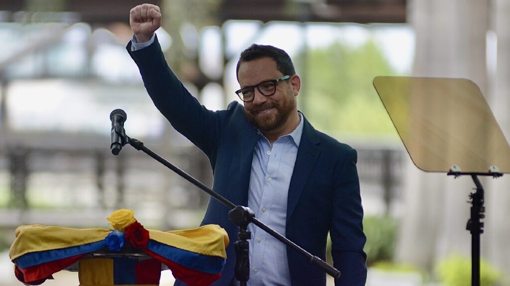 Juan Fernando Velasco renuncia al Ministerio de Cultura