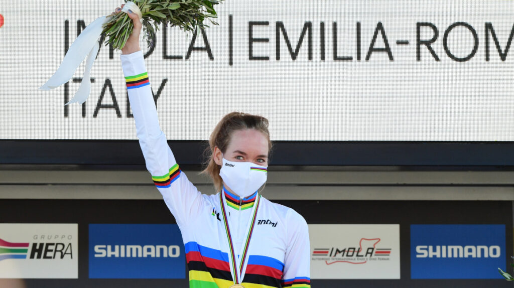 Anna van der Breggen quedó campeona del Mundial de Ciclismo en ruta