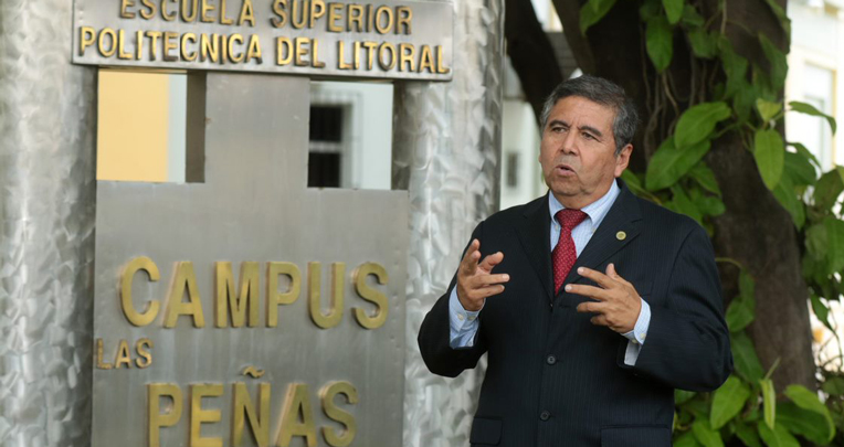 Roberto Palacios Dueñas, de 64 años, profesor de Finanzas de la Espae Graduate School of Management, la primera escuela de Negocios de Ecuador. Imagen tomada el 23 de septiembre de 2020.