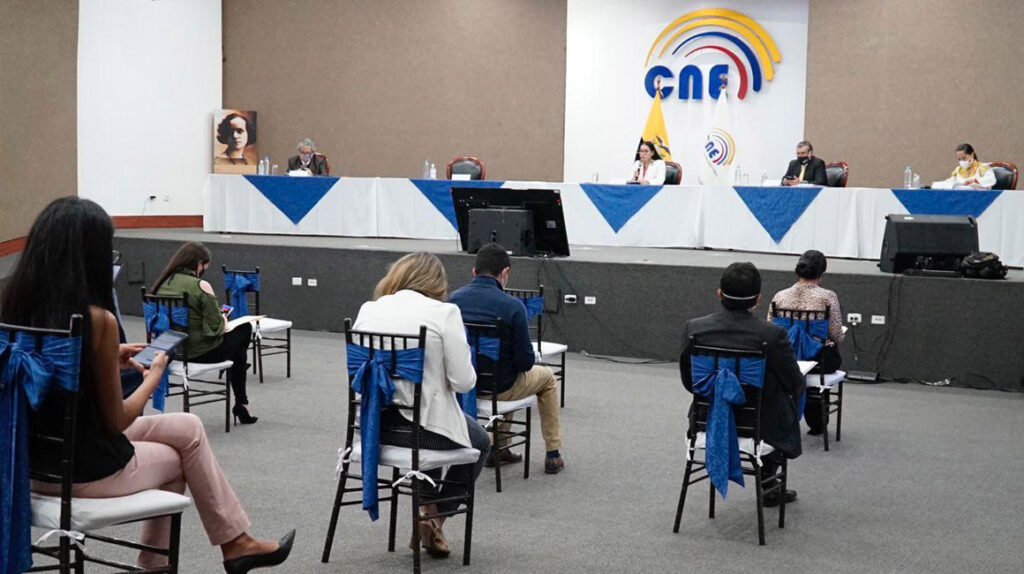 CNE ajusta salarios de sus funcionarios tras presiones de Finanzas