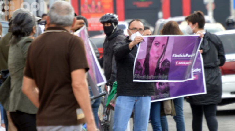 El 10 de septiembre de 2020, en Cuenca se realizó un plantón pidiendo justicia para Gabriela León, víctima de femicidio, durante la emergencia.