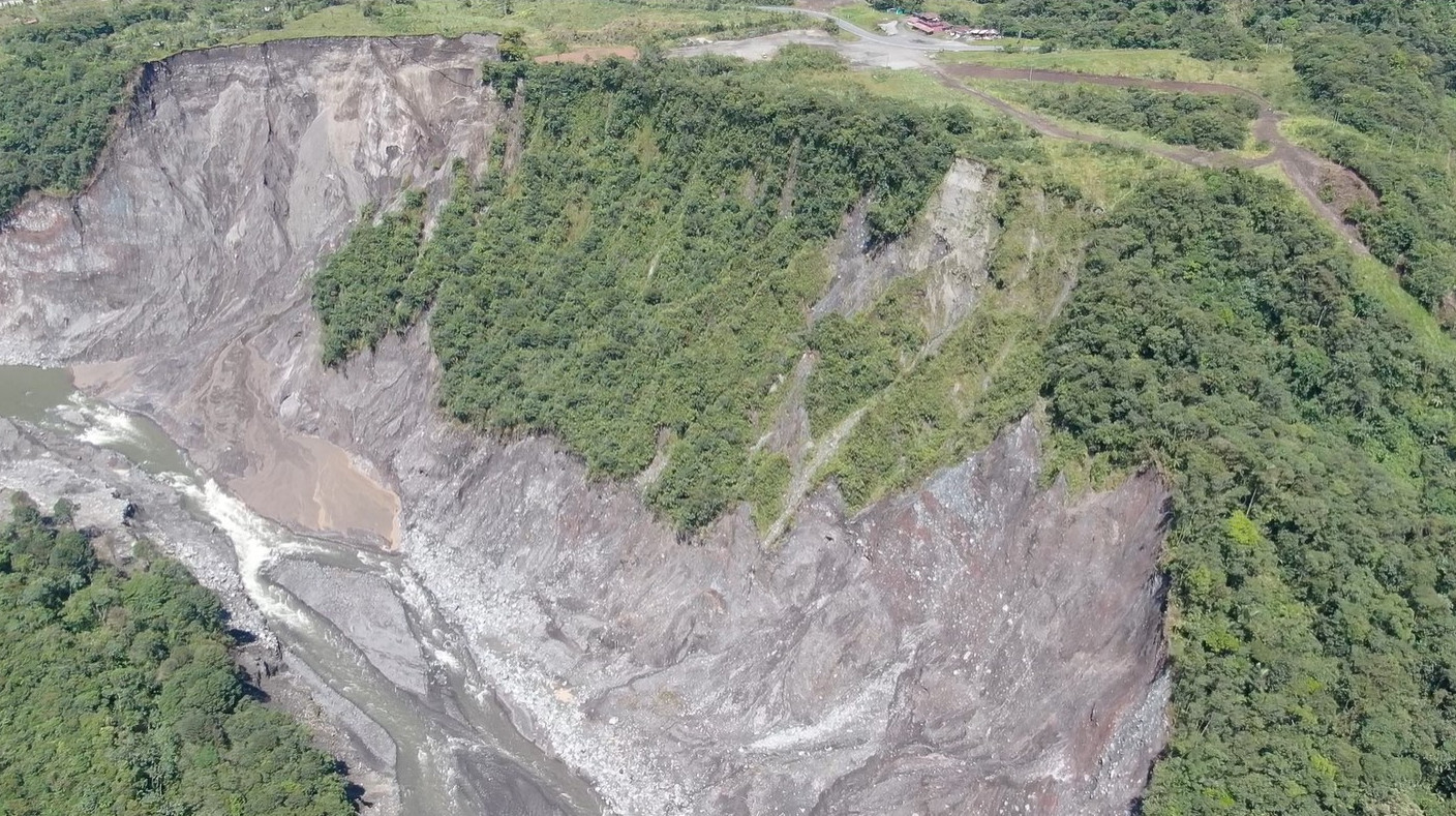 Una imagen panorámica del avance de la erosión regresiva en las márgenes del río Coca, el 12 de septiembre de 2020.