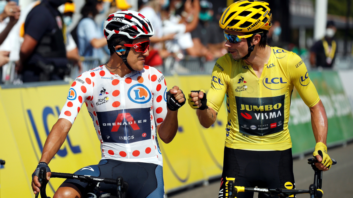 Richard Carapaz junto a Primoz Roglic en la partida de la Etapa 19 del Tour de Francia, el viernes 18 de septiembre de 2020.