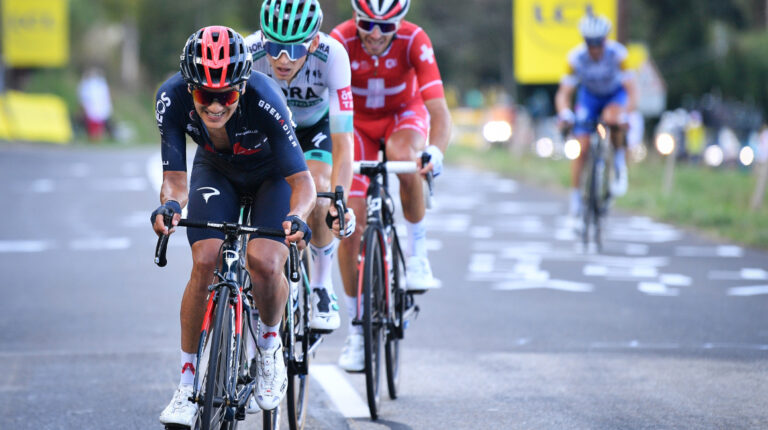 Richard Carapaz en un ataque en la Etapa 16 del Tour de Francia, el martes 15 de septiembre de 2020.