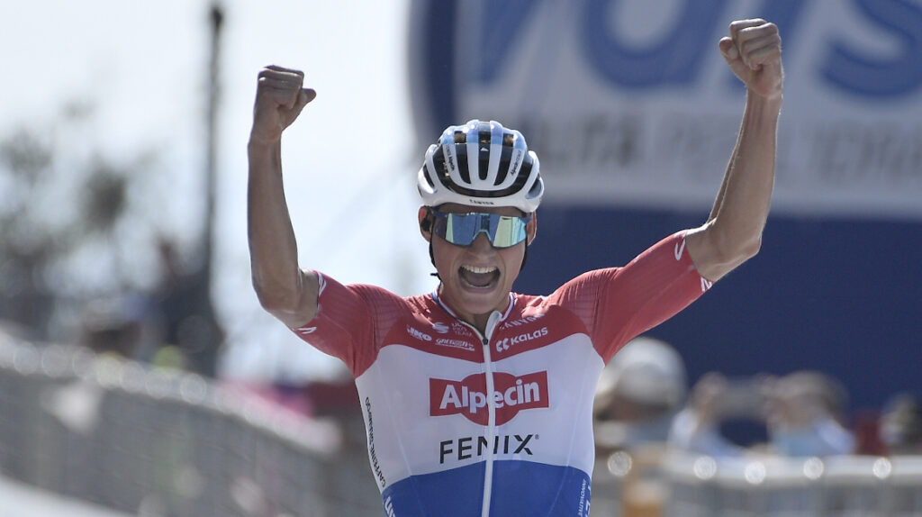 Mathieu Van der Poel sorprende y gana la Etapa 7 de la Tirreno-Adríatico