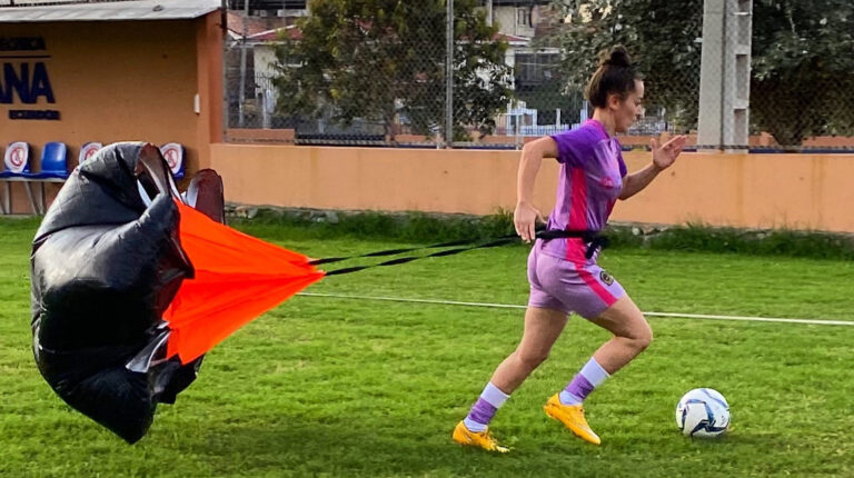 Mayta Vásconez Carneras UPS Superliga femenina hat trick