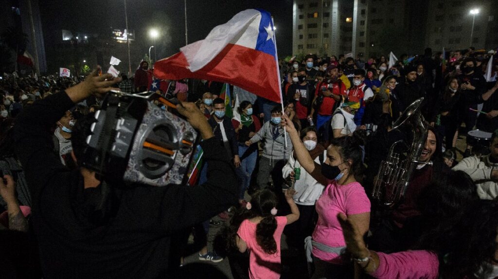 Chile sepulta la Constitución de Pinochet en un plebiscito nacido en la calle