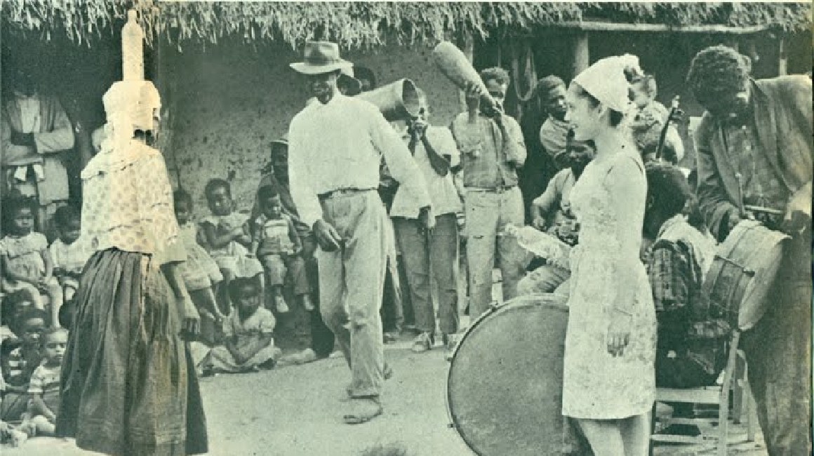 "La Bomba" es el género musical y el instrumento que en la zona del Valle del Chota ha pasado de generación en generación.