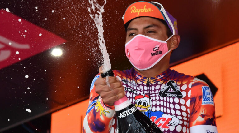 Jonathan Caicedo, del EF Pro Cycling, ganó la Etapa 3 del Giro de Italia, el 5 de octubre de 2020.