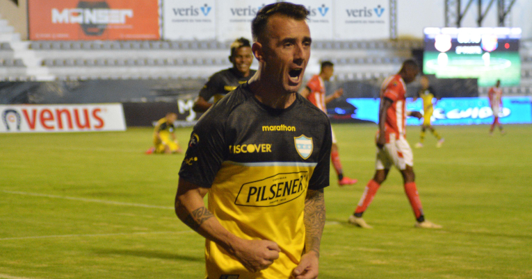 Damián Díaz celebra su gol ante Técnico Universitario, el 14 de octubre de 2020.