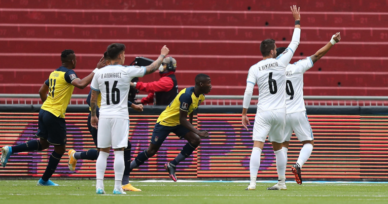 Caicedo festeja su primer gol en la selección ecuatoriana.