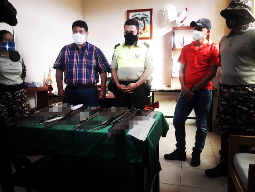 Entrega voluntaria de armas artesanales en las cárceles durante la emergencia.
