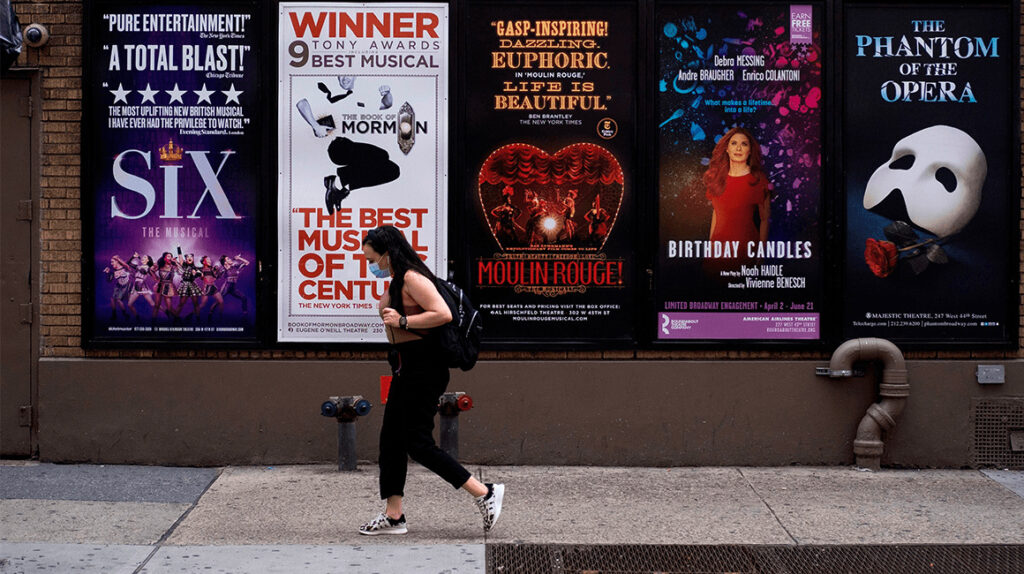 Los teatros de Broadway seguirán cerrados hasta mayo de 2021