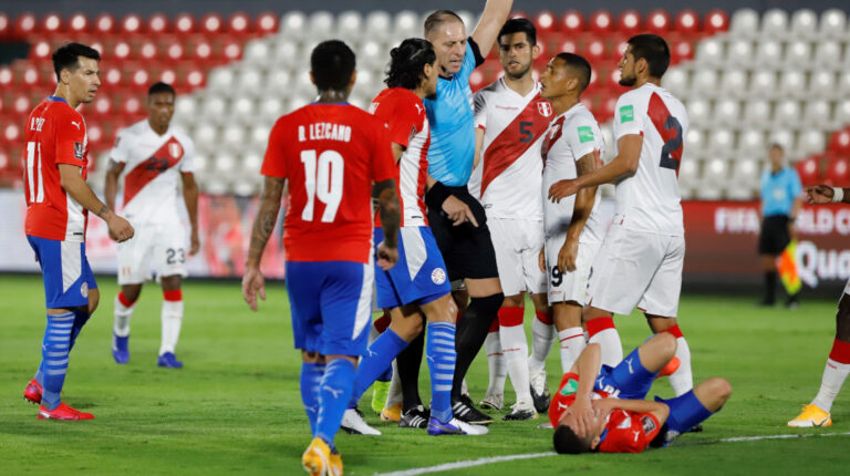 Perú y Paraguay se jugaron un partido muy intenso en el inicio de las Eliminatorias, el jueves 8 de octubre de 2020.