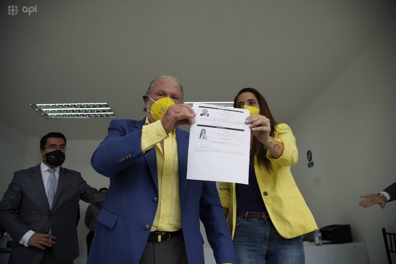 Isidro Romero y Sofía Merino inscribieron su candidatura por el movimiento Avanza este 6 de octubre de 2020.