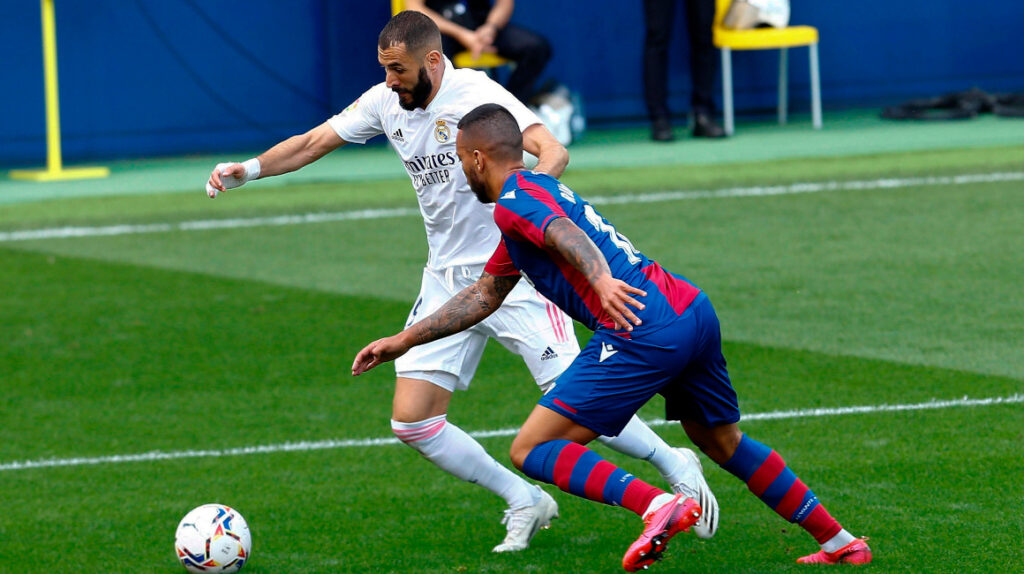 Vinicius y Benzema le dan el liderato en solitario al Real Madrid