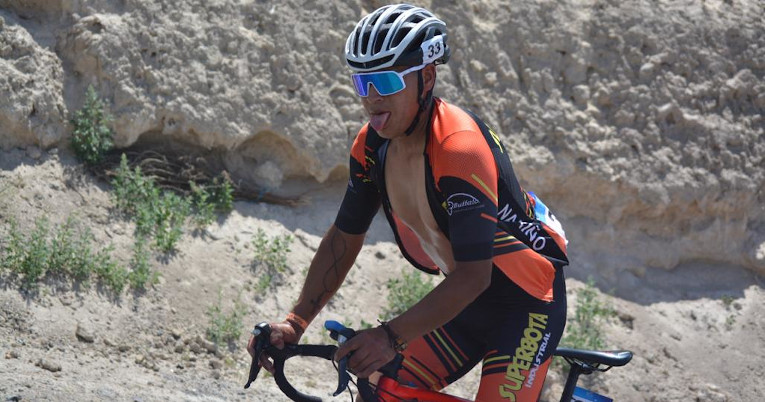 Jhon Pastas, del equipo Nariño Superbota, durante la Etapa 4 de la Vuelta.