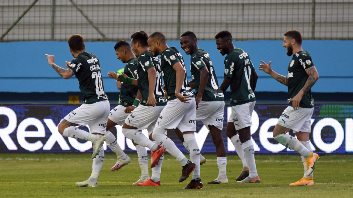 Los jugadores de Palmeiras celebran uno de los goles ante Delfín, el miércoles 25 de noviembre, por los octavos de final de la Copa Libertadores.