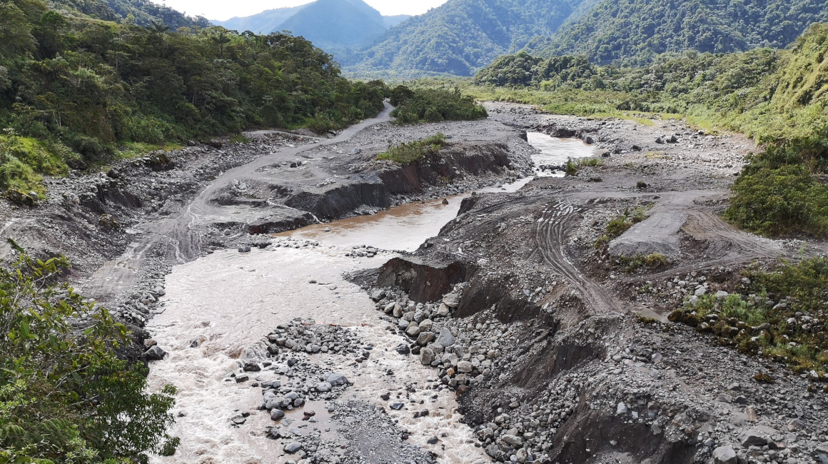 Una vista panorámica del avance de la erosión regresiva en las márgenes del río Coca, el 20 de noviembre de 2020.