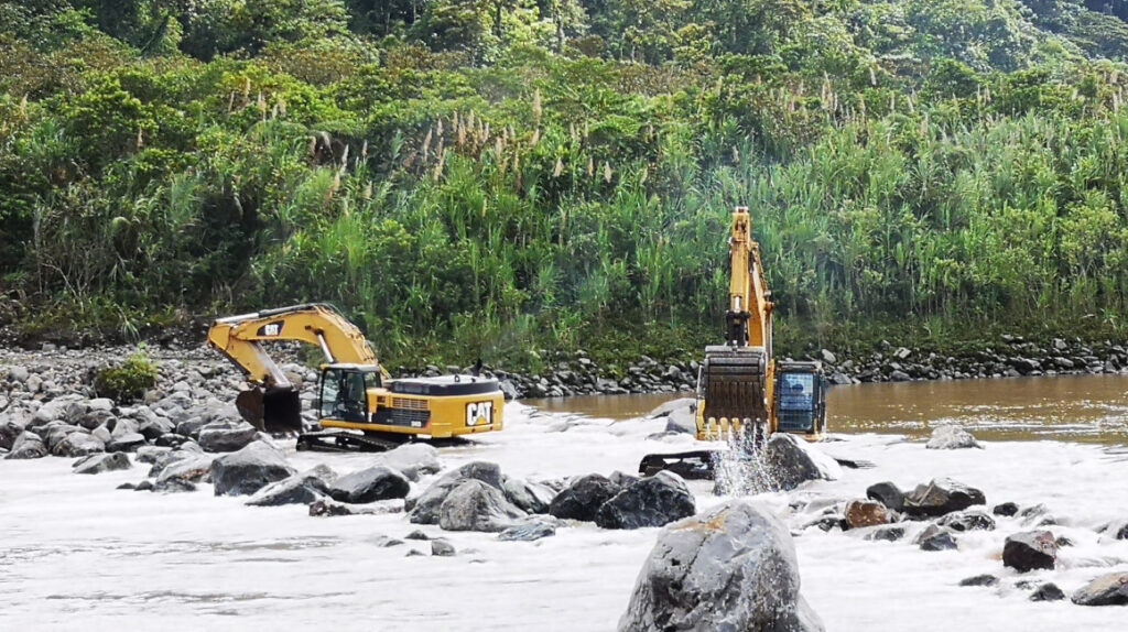 Lluvia sabotea trabajos para controlar erosión en el río Coca