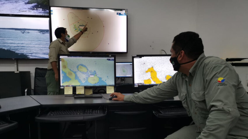 El personal del Parque Nacional Galápagos (PNG) muestra el monitoreo y vigilancia de la Reserva Marina, el 18 de noviembre de 2020.
