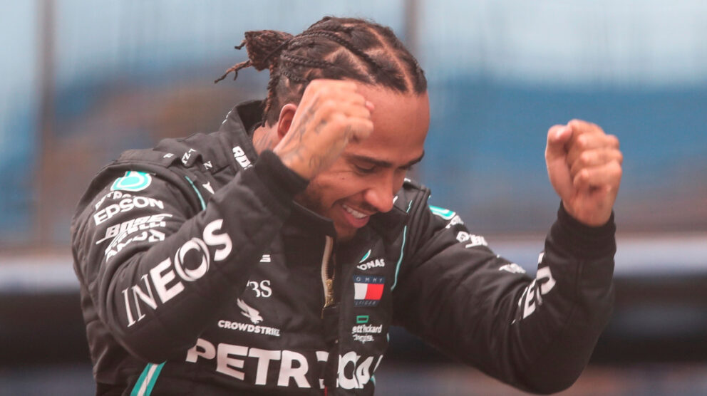 Lewis Hamilton renueva su contrato con la escudería Mercedes