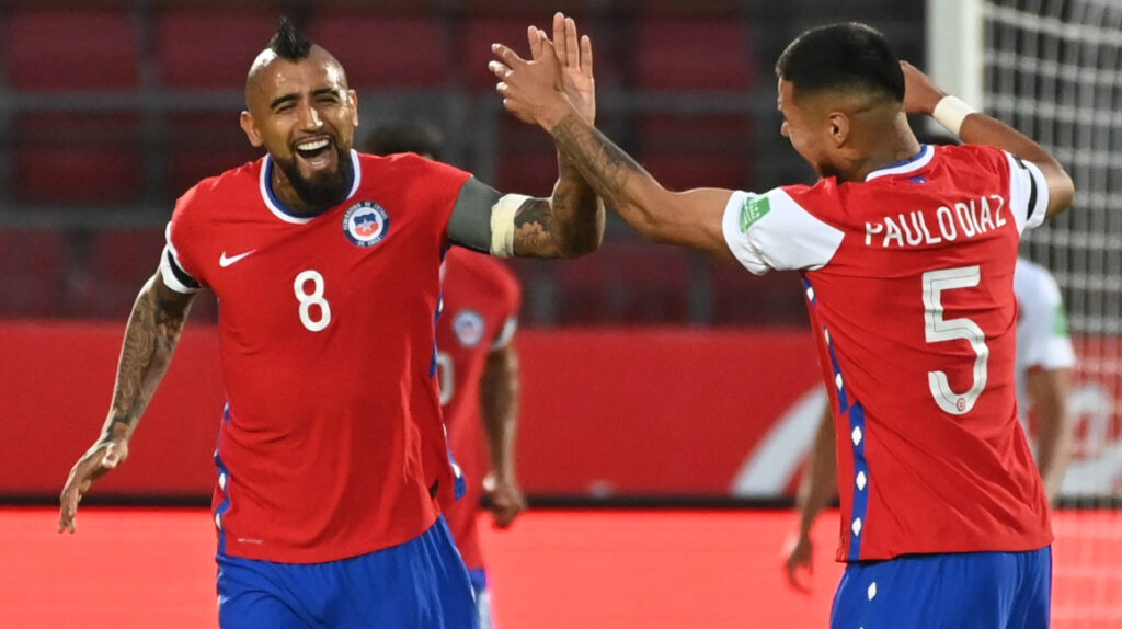Chile le gana a Perú en Lima con dos goles del ‘Rey’ Arturo Vidal